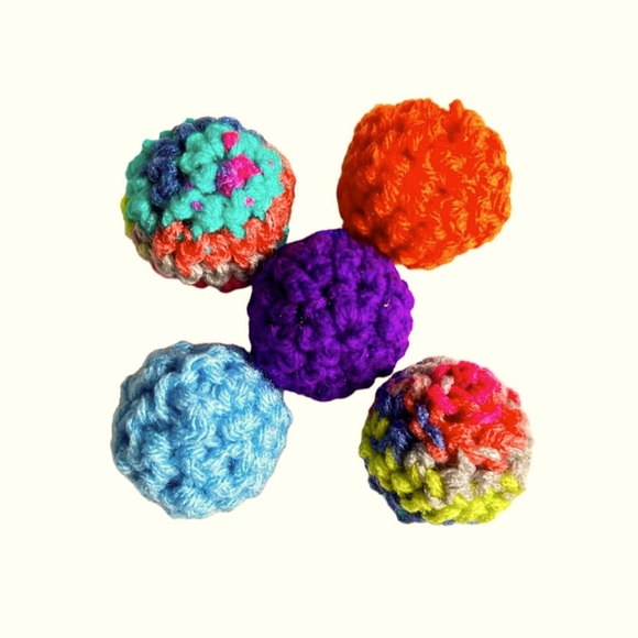 HAND CRAFTED Colorful Yarn Crochet Potent Organic Catnip Lot of 10 Cat Toy Balls - Picture 4 of 8